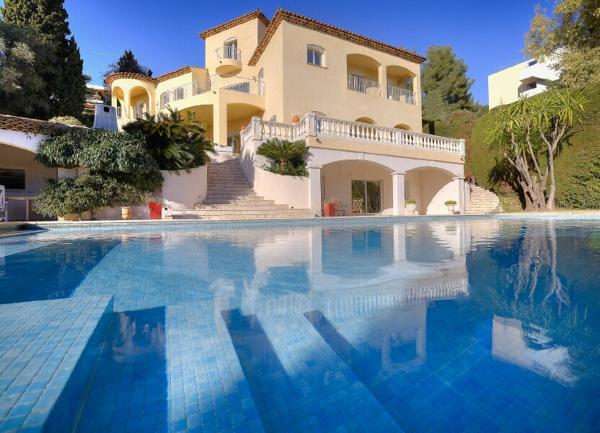 Maison à vendre    9 pièces • 445 m2 Nice