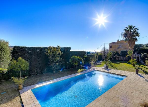 Maison à vendre    9 pièces • 445 m2 Nice
