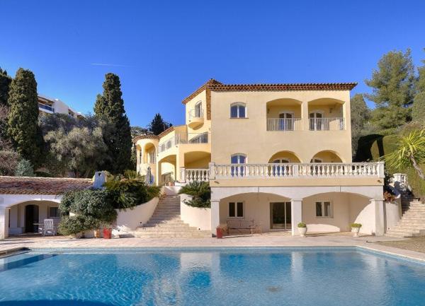 Maison à vendre    9 pièces • 445 m2 Nice