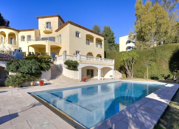 Maison à vendre    9 pièces • 445 m2 Nice