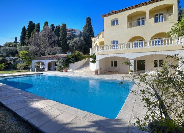 Maison à vendre    9 pièces • 445 m2 Nice