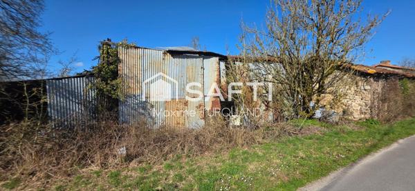 Longère à rénover 150m², 2100m² de terrain avec dépendances.