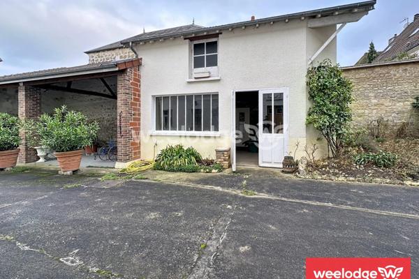 Maison à vendre 10 pièces de 505 m² à Jouy-le-Moutier