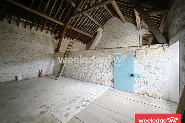 Maison à vendre 10 pièces de 505 m² à Jouy-le-Moutier