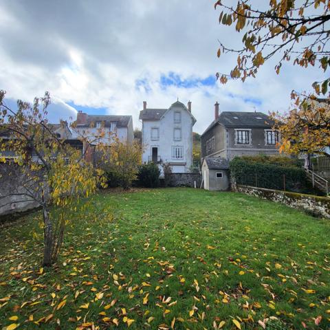 Maison bourgeoise proche du centre ville Riom es Montagnes (15400)