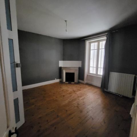 Maison bourgeoise proche du centre ville Riom es Montagnes (15400)