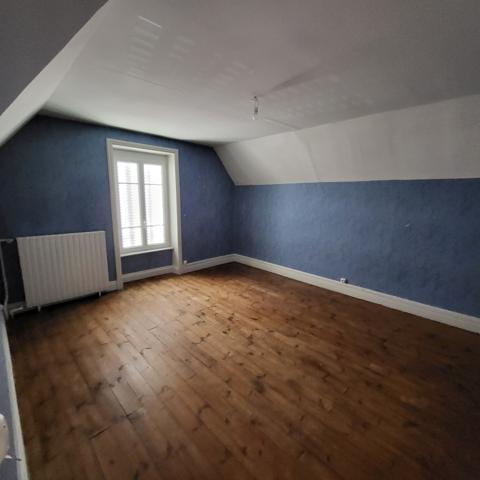 Maison bourgeoise proche du centre ville Riom es Montagnes (15400)