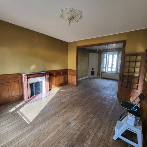 Maison bourgeoise proche du centre ville Riom es Montagnes (15400)