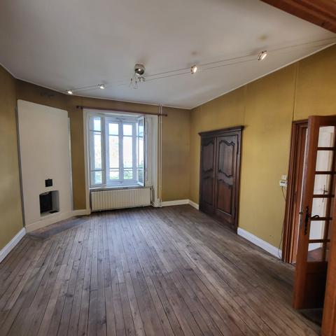 Maison bourgeoise proche du centre ville Riom es Montagnes (15400)