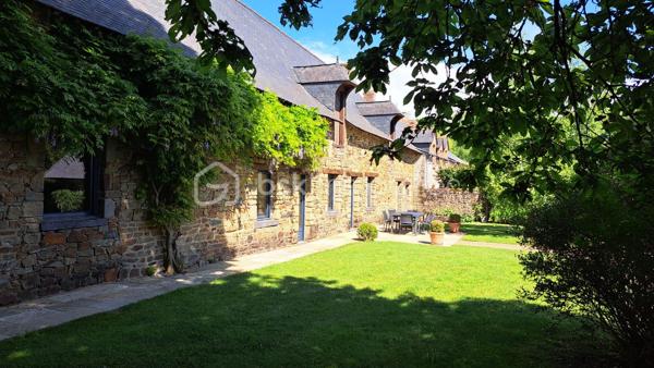 🐴 Avis aux amoureux de nature, de charme et d'équitation ! 🌿
Découvrez cette propriété rare qui allie à la perfection l'authenticité de l'histoire et le confort moderne, sur un superbe domaine de plus d' 1 hectare 🌳.

🎥 Vidéo / Visite virtuelle disponible sur demande ! 📲

📍 Une situation idéale :
En campagne, au calme absolu, tout en restant à seulement 12 min de Janzé, 13 min de La Guerche-de-Bretagne 🚗 et à 37 minutes de RENNES-MAIRIE / HYPER CENTRE ! Un accès rapide à tous les commerces, écoles et services.

🏡 UN INTÉRIEUR CHALEUREUX, SPACIEUX & DE PLAIN-PIED
Entièrement rénovée, la maison vous offre de beaux volumes et une circulation très fluide :
🍳 Cuisine XL aménagée & équipée, véritable cœur de la maison.
🔥 Séjour de caractère avec une majestueuse cheminée d'époque, des poutres apparentes et de magnifiques colombages.
🛋️ Salon indépendant pour vos moments de détente.
💻 Bureau dédié au télétravail (avec fibre optique déjà installée 🚀).
🛏️ Espace nuit : 4 chambres confortables, 1 salle de bain, 1 salle d'eau, 1 buanderie/lingerie fonctionnelle.
🚗 Garage attenant.

🌳 UN EXTÉRIEUR DÉDIÉ À LA DÉTENTE ET VOS PASSIONS
☀️ Parc arboré de 3 800 m² entourant la maison avec une belle terrasse exposée plein SUD.
🏡 Studio indépendant d'environ 20 m² avec mezzanine et terrasse couverte (parfait pour recevoir la famille, les amis ou faire de la location 🗝️).
🛠️ Superbe potentiel d'extension : un bâtiment de 100 m² à rénover et un grand hangar !

🐴 INSTALLATIONS ÉQUESTRES DE PREMIER ORDRE
Vous avez des chevaux ou des animaux ? Ce domaine est prêt à vous accueillir !
🐴 Barn de 300 m² équipé de 8 boxes.
🌾 Paddocks en herbe d'environ 1 hectare, entièrement clôturés en lisses de bois avec un accès direct et facilité.
🌱 Possibilité d'acquérir plus de terre !

⭐ LES POINTS FORTS QUI FONT LA DIFFÉRENCE :
🌱 Très faible consommation énergétique : DPE Classe B ! (Pompe à chaleur + isolation de haute qualité) ❄️🔥
📡 Fibre optique pour une connexion haut débit.
🏠 Toiture en ardoises naturelles en parfait état.

Un bien d'exception sur le marché, prêt à vous accueillir avec vos projets et vos animaux ! 🐎✨

📞 Une visite s'impose ! Contactez-nous dès maintenant pour en savoir plus et recevoir la vidéo / visite virtuelle. 📩