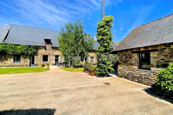 🐴 Avis aux amoureux de nature, de charme et d'équitation ! 🌿
Découvrez cette propriété rare qui allie à la perfection l'authenticité de l'histoire et le confort moderne, sur un superbe domaine de plus d' 1 hectare 🌳.

🎥 Vidéo / Visite virtuelle disponible sur demande ! 📲

📍 Une situation idéale :
En campagne, au calme absolu, tout en restant à seulement 12 min de Janzé, 13 min de La Guerche-de-Bretagne 🚗 et à 37 minutes de RENNES-MAIRIE / HYPER CENTRE ! Un accès rapide à tous les commerces, écoles et services.

🏡 UN INTÉRIEUR CHALEUREUX, SPACIEUX & DE PLAIN-PIED
Entièrement rénovée, la maison vous offre de beaux volumes et une circulation très fluide :
🍳 Cuisine XL aménagée & équipée, véritable cœur de la maison.
🔥 Séjour de caractère avec une majestueuse cheminée d'époque, des poutres apparentes et de magnifiques colombages.
🛋️ Salon indépendant pour vos moments de détente.
💻 Bureau dédié au télétravail (avec fibre optique déjà installée 🚀).
🛏️ Espace nuit : 4 chambres confortables, 1 salle de bain, 1 salle d'eau, 1 buanderie/lingerie fonctionnelle.
🚗 Garage attenant.

🌳 UN EXTÉRIEUR DÉDIÉ À LA DÉTENTE ET VOS PASSIONS
☀️ Parc arboré de 3 800 m² entourant la maison avec une belle terrasse exposée plein SUD.
🏡 Studio indépendant d'environ 20 m² avec mezzanine et terrasse couverte (parfait pour recevoir la famille, les amis ou faire de la location 🗝️).
🛠️ Superbe potentiel d'extension : un bâtiment de 100 m² à rénover et un grand hangar !

🐴 INSTALLATIONS ÉQUESTRES DE PREMIER ORDRE
Vous avez des chevaux ou des animaux ? Ce domaine est prêt à vous accueillir !
🐴 Barn de 300 m² équipé de 8 boxes.
🌾 Paddocks en herbe d'environ 1 hectare, entièrement clôturés en lisses de bois avec un accès direct et facilité.
🌱 Possibilité d'acquérir plus de terre !

⭐ LES POINTS FORTS QUI FONT LA DIFFÉRENCE :
🌱 Très faible consommation énergétique : DPE Classe B ! (Pompe à chaleur + isolation de haute qualité) ❄️🔥
📡 Fibre optique pour une connexion haut débit.
🏠 Toiture en ardoises naturelles en parfait état.

Un bien d'exception sur le marché, prêt à vous accueillir avec vos projets et vos animaux ! 🐎✨

📞 Une visite s'impose ! Contactez-nous dès maintenant pour en savoir plus et recevoir la vidéo / visite virtuelle. 📩