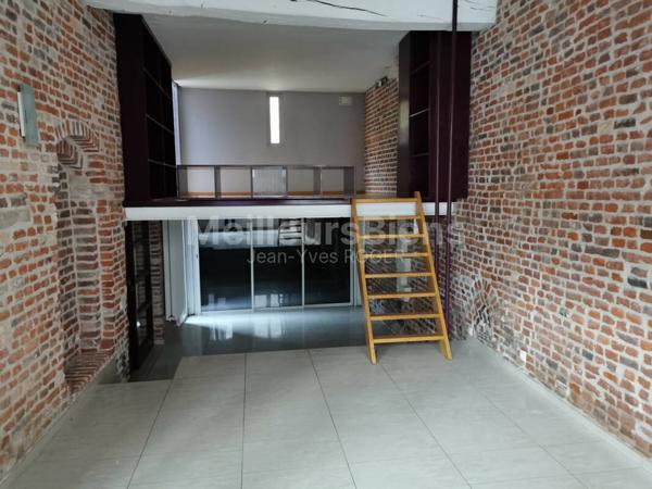 Superbe maison en pierres de taille et briques Vieux Valenciennes 5 chambres grande cour parking