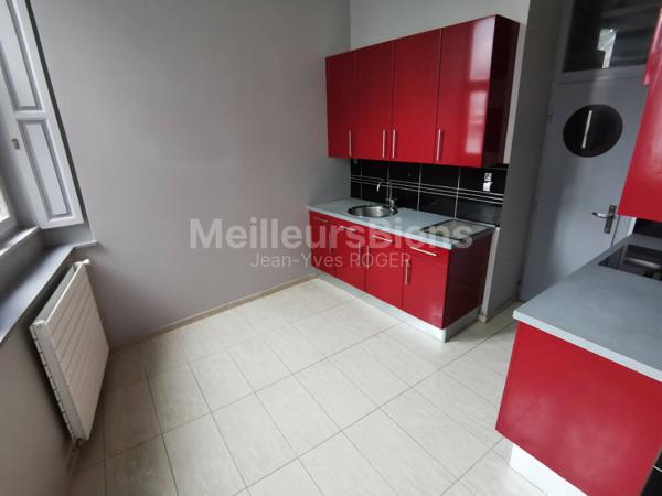 Superbe maison en pierres de taille et briques Vieux Valenciennes 5 chambres grande cour parking