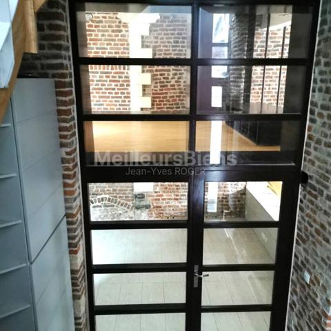 Superbe maison en pierres de taille et briques Vieux Valenciennes 5 chambres grande cour parking