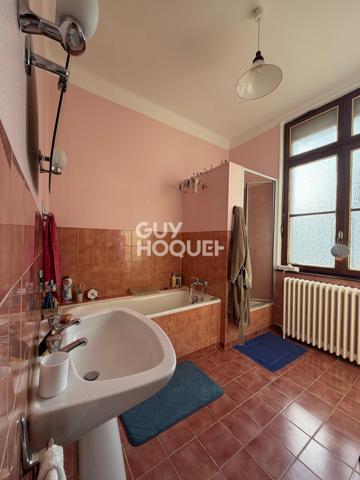 MAISON À VENDRE DE 7 PIÈCES DE 164,00 M²