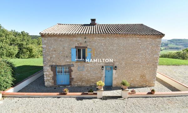 ENSEMBLE DE DEUX MAISONS INDEPENDANTES AVEC VUE DEGAGEE SUR 1.5 Ha DE TERRAIN AVEC PISCINE Cordes sur ciel