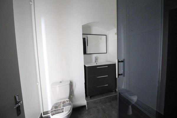 REF 12185- 24 RUE CHAUSSADE - F2 au 1er étage côté rue