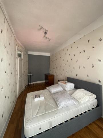 REF 12185- 24 RUE CHAUSSADE - F2 au 1er étage côté rue