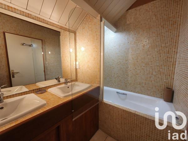 Appartement 4 pièces de 98 m² à SAINT-GILLES-LES-BAINS (97434)