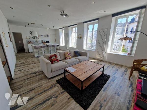À Quimper, au Centre Ville, tout à pied,  à vendre appartement de 87 m² situé  dans une petite ...