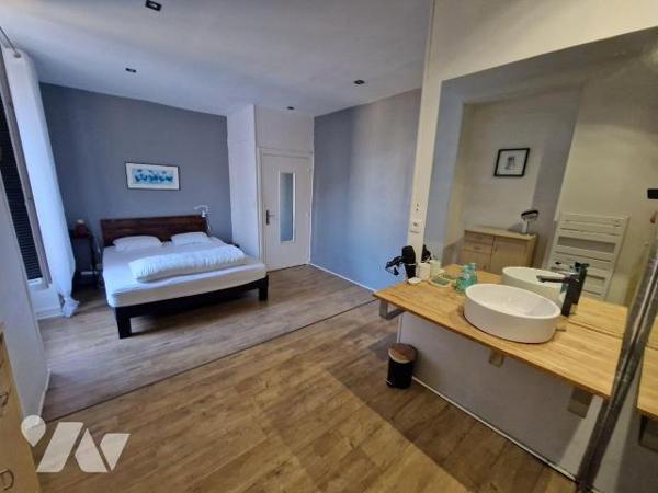 À Quimper, au Centre Ville, tout à pied,  à vendre appartement de 87 m² situé  dans une petite ...