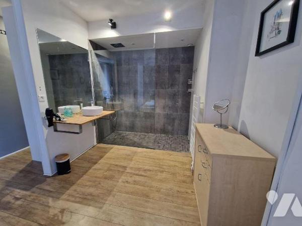 À Quimper, au Centre Ville, tout à pied,  à vendre appartement de 87 m² situé  dans une petite ...