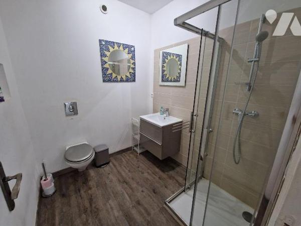 À Quimper, au Centre Ville, tout à pied,  à vendre appartement de 87 m² situé  dans une petite ...