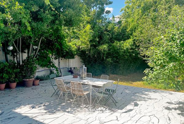 Maison-loft avec piscine intérieure et jardin