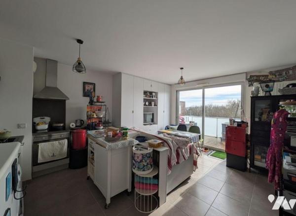 Lorient, face aux Halles de Merville, au sein d'une copropriété de standing, appartement T2 com...