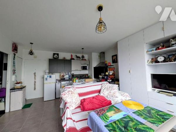 Lorient, face aux Halles de Merville, au sein d'une copropriété de standing, appartement T2 com...