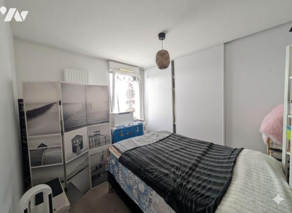 Lorient, face aux Halles de Merville, au sein d'une copropriété de standing, appartement T2 com...