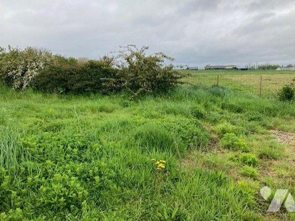 SAINT-MALO, Quartier Saint-Etienne, une parcelle de terrain à bâtir viabilisée de 452m².
Permi...