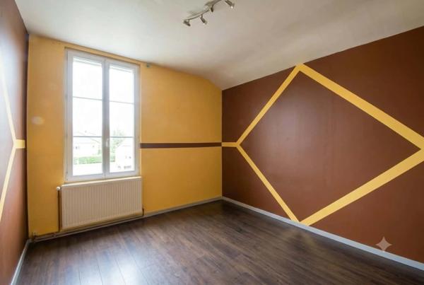 Maison de 128 m2 avec beaux volumes, jardin et dépendances