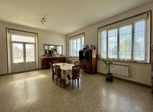 Maison familiale 8 pièces avec jardin et dépendance de plus de 200 m² 148 400 €