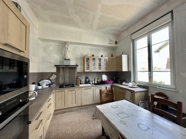 Maison familiale 8 pièces avec jardin et dépendance de plus de 200 m² 148 400 €