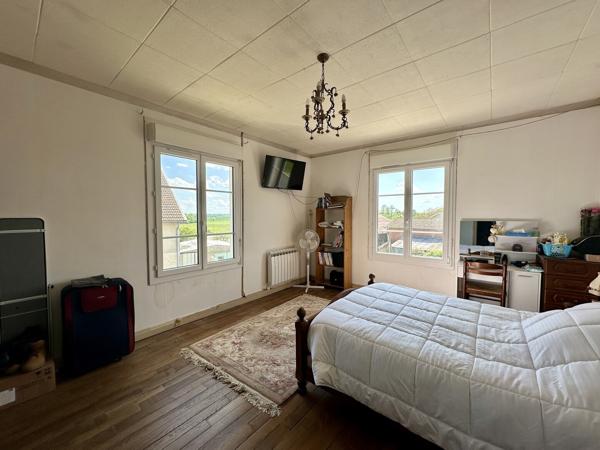 Maison familiale 8 pièces avec jardin et dépendance de plus de 200 m² 148 400 €