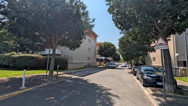 ISTRES | T3 en REZ-DE-JARDIN avec EXTERIEUR DE 76 m² et 2 STATIONNEMENTS