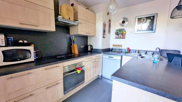 ISTRES | T3 en REZ-DE-JARDIN avec EXTERIEUR DE 76 m² et 2 STATIONNEMENTS