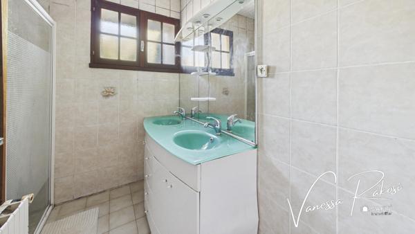 Mazeray, Maison 140m² vie de plain pied , 4 chambres et terrasse