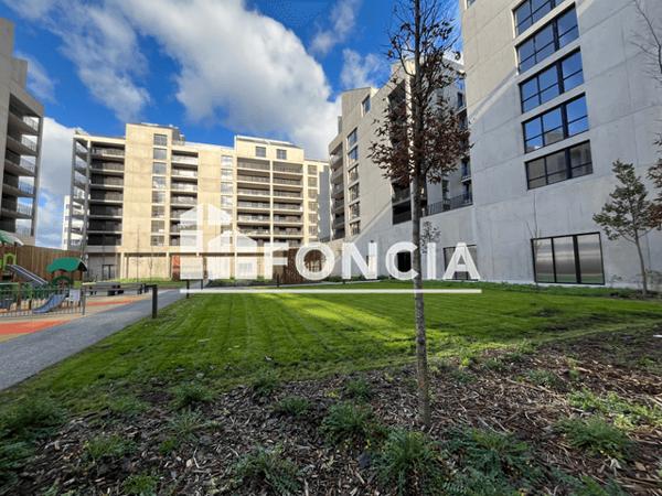 Location Appartement 4 pièces 89.8 m² - 194 / 196 RUE DES QUEYRIES Bordeaux 33100