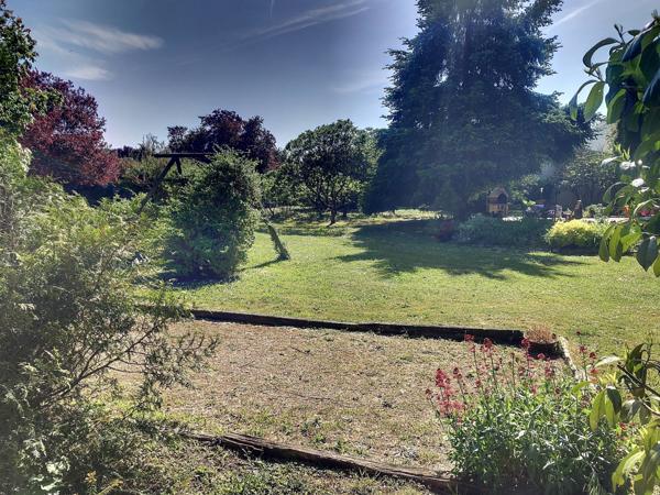 Anet (28260) Viager 2 têtes (H/F 80 ans) occupé Maison 240m2 + dépendance et terrain constructible