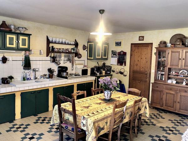 Anet (28260) Viager 2 têtes (H/F 80 ans) occupé Maison 240m2 + dépendance et terrain constructible