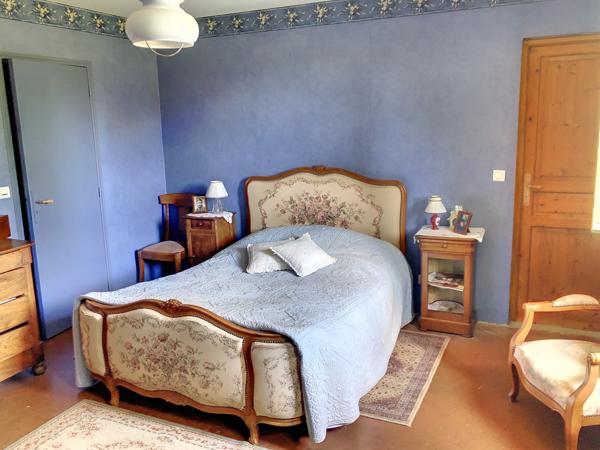 Anet (28260) Viager 2 têtes (H/F 80 ans) occupé Maison 240m2 + dépendance et terrain constructible