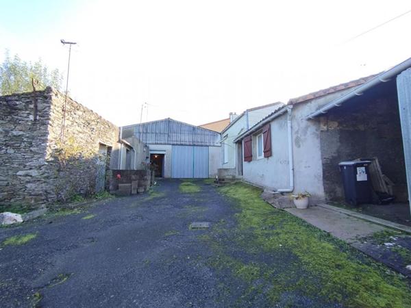 Maison 100m² + studio à rénover + dépendances