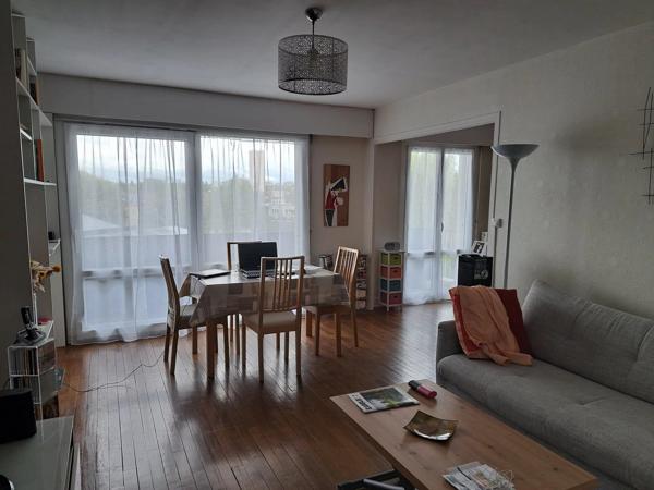 Vente                                                      Appartement
                        
                     3 pièces                      63 m2                     à Charleville-Mézières