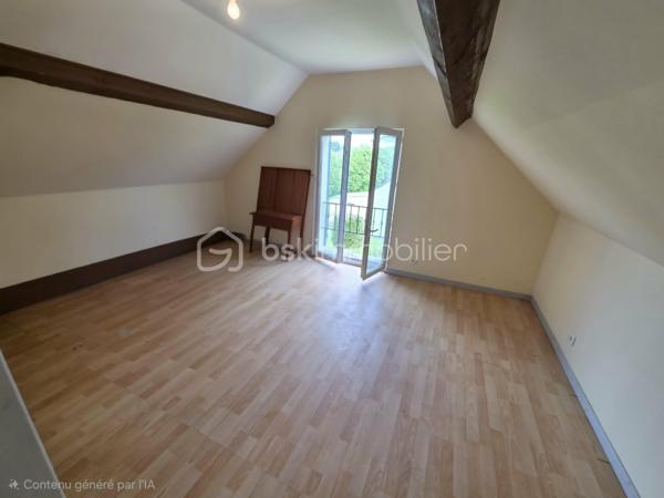 En Exclusivité à L'Aigle ,  moins de 5 minutes de la gare ( ligne Paris-Granville )découvrez cette charmante maison sur un terrain de plus de 1500m2 clos et arboré,
elle se compose : une cuisine plus 20m2 avec cheminée , un séjour-salon ( cheminée , 2 chambres , une salle de bain et wc séparé 

A l'étage (fort potentiel):
actuellement accessible par un escalier extérieur , cet espace est à finir d'aménager selon vos besoin , il comprend déjà:
2 chambres , un couloir pouvant faire office de bureau, un grand placard de rangement , une autre pièce prévu pour une future salle d'eau .
cave et garage 
le bien nécessite des travaux ,rafraîchissement .
GROS POTENTIEL A LA CLES