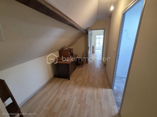 En Exclusivité à L'Aigle ,  moins de 5 minutes de la gare ( ligne Paris-Granville )découvrez cette charmante maison sur un terrain de plus de 1500m2 clos et arboré,
elle se compose : une cuisine plus 20m2 avec cheminée , un séjour-salon ( cheminée , 2 chambres , une salle de bain et wc séparé 

A l'étage (fort potentiel):
actuellement accessible par un escalier extérieur , cet espace est à finir d'aménager selon vos besoin , il comprend déjà:
2 chambres , un couloir pouvant faire office de bureau, un grand placard de rangement , une autre pièce prévu pour une future salle d'eau .
cave et garage 
le bien nécessite des travaux ,rafraîchissement .
GROS POTENTIEL A LA CLES