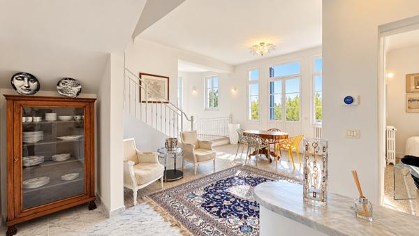 Villa 6 pièces de 294 m² à Roquebrune-Cap-Martin vue mer avec piscine