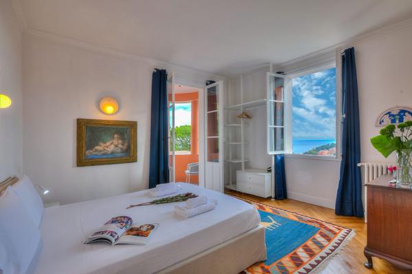 Villa 6 pièces de 294 m² à Roquebrune-Cap-Martin vue mer avec piscine