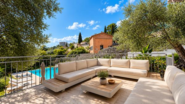Villa 6 pièces de 294 m² à Roquebrune-Cap-Martin vue mer avec piscine